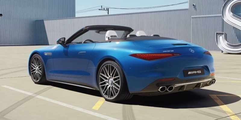 Vigorosa vista posteriore con luci a LED