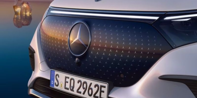Mascherina con Mercedes-Benz Pattern