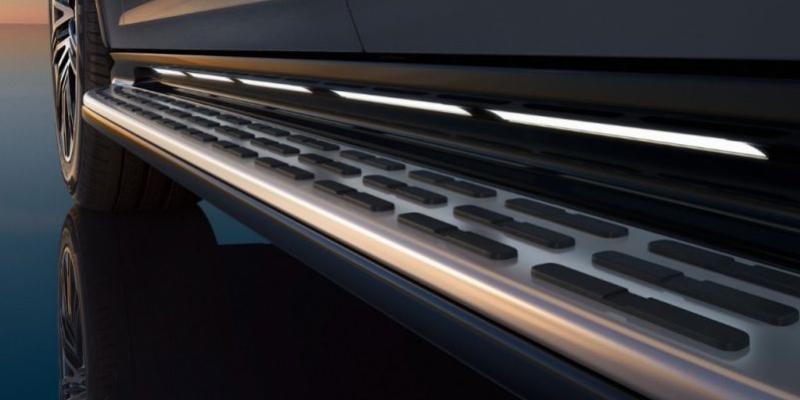 Pedane di accesso illuminate con rifinitura in alluminio