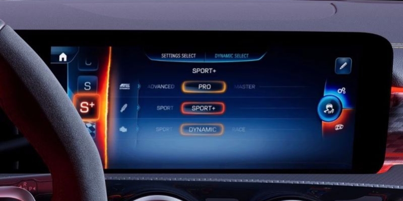 Sistema multimediale MBUX con strumentazione e stili di visualizzazione specifici AMG