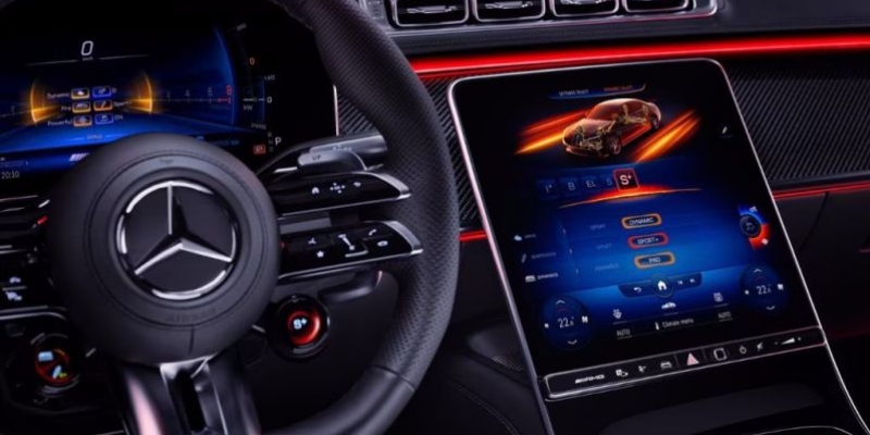 Menu AMG nel display centrale OLED