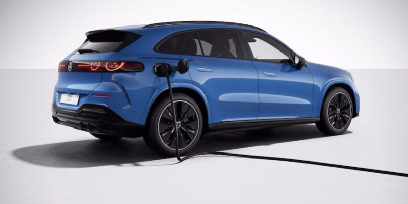 48.3 cm (19-inch) AMG multi-spoke light-alloy wheels