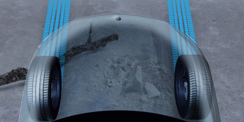 Cofano del motore trasparente