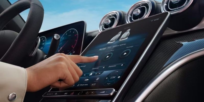 Sistema di comandi touch MBUX