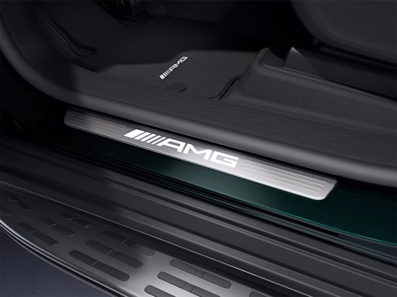 Modanatura di accesso illuminata AMG