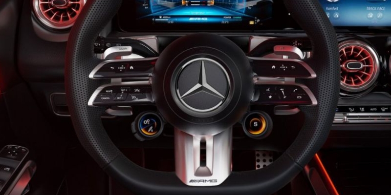 Volante Performance AMG in pelle nappa e tasti al volante AMG