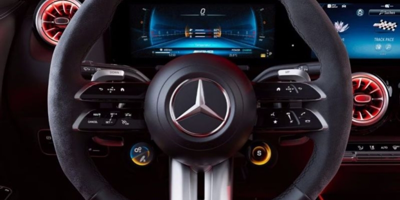 Volante Performance AMG e tasti al volante AMG
