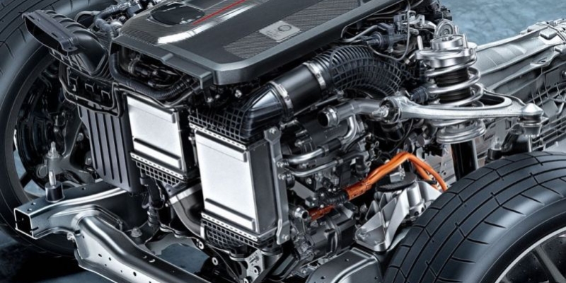 Motore Mercedes AMG a quattro cilindri da 2,0 litri