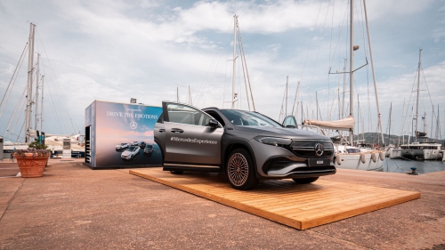 Con Mercedes-EQ il test drive è on demand, sulle strade della Costa Smeralda